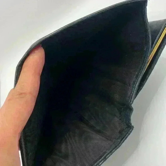 CHANEL CC Kisslock Caviar Bifold Snap Long Wallet Black Authentic - Picture 15 of 16